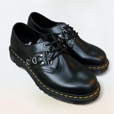 Brand New Dr Martens 1461 Hardware Punk/Grunge/Goth Oxfords

Listed as size 9, but can also fit a size 9.5 since DM shoes only come in whole sizes.

Does not come with box.

#goth #punk #blackoxfords #grunge Black Oxfords, Punk Grunge, Unisex Shoes, Grunge Goth, Goth Punk, Womens Oxfords, Dr. Martens, Shoes Women, Oxford