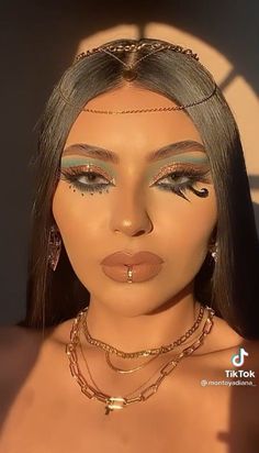 Egypt makeup Time Period Makeup, Eygptain Makeup, Kleopatra Make Up, Kleopatra Costume, Glam Halloween Costume