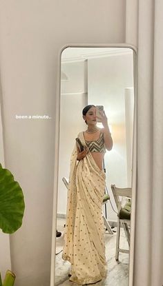 Casual Chic Indian Outfits, Modern Ethnic Outfits, Casual Saree Look, Saree Mirror Selfie, Aesthetic Saree, Saree Aesthetic, Farewell Sarees, Desi Vibes, Corset Fashion Outfits