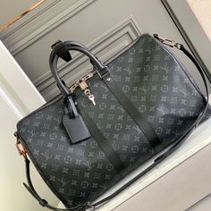 Black flower leather is Italian A-grade leather. The quality, hardware, fabric, handwork, oil edge, A-grade production, the picture is consistent with the product, and a full set of packaging.

 Size: 45x27x20CM Louis Vuitton Yayoi Kusama, Louis Vuitton Keepall 45, Keepall 45, Louis Vuitton Capucines, Large Cosmetic Bag, Lv Purse, Lv Shoes, Medium Handbags, Shoulder Strap Bag