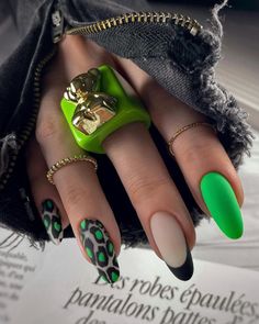 green nails #naildesign