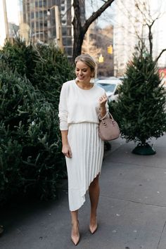 all white outfit inspo Dinner Outfit Winter, All White Party Outfits, Engagement Party Outfit, Winter White Outfit, White Outfits For Women, White Party Outfit, Rehearsal Dinner Outfits, Winter Bridal Showers, Look Adidas