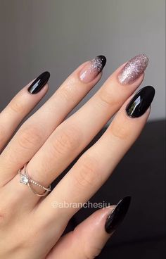 Nails Inspiration Black, Nails Inspired, Nails Now, Simple Gel Nails, Casual Nails, Paparazzi Photos, Almond Acrylic Nails, New Year's Nails, Hot Nails