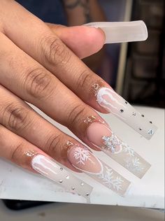 Long Nails For Christmas, White Glittery Christmas Nails, Christmas Nails Detailed, Christmas Nails With Rhinestones Bling, White Sparkly Christmas Nails, Icey Nails Winter, Acrylic Nails Ideas Christmas, Christmas Birthday Nails, Birthdays Nails