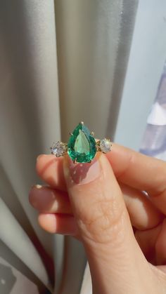 Kiara 2.12 – Andria Barboné Jewelry Unique Engagement Rings Emerald, Green Wedding Rings, Dimond Ring, Alt Wedding, Diamond Girl, Future Engagement Rings, Zambian Emerald, Wedding Vibes, Yellow Gold Setting