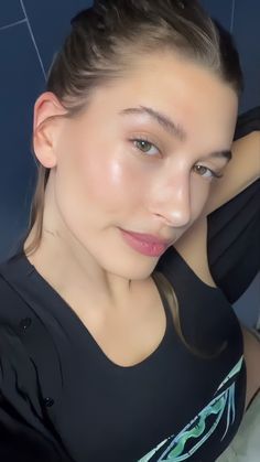 Hailey Beiber Clear Skin, Hailey Bieber Skin Aesthetic, Hailey Bieber Clear Skin, Hailey Bieber Glowing Skin, Clear Glowing Skin Aesthetic, Hailey Skin, Perfect Skin Aesthetic, Healthy Skin Aesthetic, Glowing Skin Aesthetic