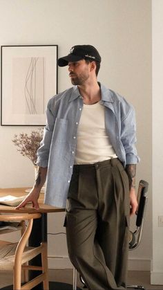 Discover timeless and sophisticated Office Old Money Fashion For Men. Get inspired by 20+ influencer-approved looks to elevate your style in 2024. Curator Outfit, Tuscany Fashion, Parisian Men, Men Linen Outfit Summer, Vietnam Outfit, Daniel Simmons, Office Old Money, Summer Thrift, Old Money Men