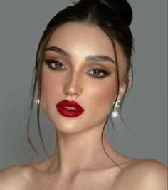 Red Bold Makeup Look, Going Out Makeup Red Lips, Light Makeup With Red Lipstick, Short Hair Red Lipstick, Brown Eye Makeup Red Lips, Makeup To Go With Red Lipstick, Simple Bold Makeup Looks, Make Up Red Lips Brown Eyes, Red Dress Outfit Makeup