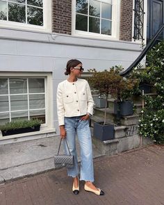 Tweed Jacket Outfit, Jacket Outfit Ideas, White Tweed Jacket, Classic Style Outfits, Elegante Casual, Paris Outfits, A Jacket, Jacket Outfit, 가을 패션