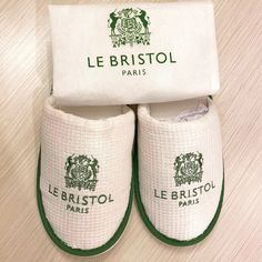 New / Never Worn Cotton Waffle Textured Spa Fabric White With Green Embroidered Logo & Trim 12” Long Fabric Sole Comes With Cloth Pouch Shown In Photos Luxury House Slippers, Hotel Slippers Luxury, Custom Slippers, Italian Hotel, Le Bristol Paris, Hotel Slippers, Japanese Hotel, Flower Slippers, Club Branding