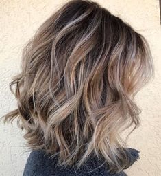 Messy Curly Medium Length Bob Bronde Lob, Medium Hairstyles For Women, Medium Length Bobs, Balayage Hair Blonde, Shoulder Length Hair Cuts, Blonde Hair With Highlights, Medium Hairstyles, Brown Blonde Hair, Mid Length Hair