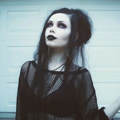 Black Hair Pale Skin, Modern Goth, Hair Pale Skin, Beautiful Disaster, Dark Gothic, Gothic Beauty, Hair Reference, Gothic Girls, Pale Skin