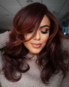 Balayage rouge auburn pour cheveux châtain foncé Brunette Red Balayage, Dark Brown Auburn Hair, Pinkish Brown Hair, Dark Auburn Hair Color, Light Red Hair, Light Auburn Hair, Red Hair Looks, Red Copper Hair Color, Rambut Brunette