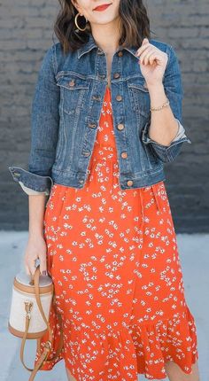 Red Dress With Denim Jacket, Floral Dress Denim Jacket, Denim Jacket For Women, Dresses With Denim Jacket, Red And White Dress Outfit, Floral Dress With Denim Jacket, Red Floral Dress Outfit, White Floral Dress Outfit, Jackets To Wear With Dresses