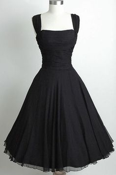 black vintage short prom dress 2024 homecoming dress vintage 1950s dress Vintage Black Dresses For Prom Season, Homecoming Dresses Short Black, Vintage Homecoming Dresses, Black Homecoming Dress, Chique Outfits, Vintage Prom, Vintage 1950s Dresses, Black Party Dresses, Prom Dresses Vintage