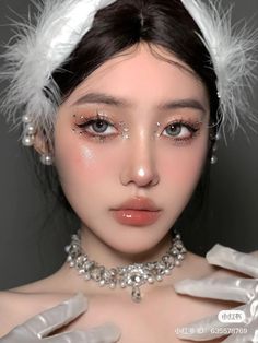 Ethereal Make Up Look, Douyin Makeup Fairy, White Swan Makeup Look, White Swan Photoshoot, Swan Ballet Makeup, Winter Theme Makeup, Fairy Douyin Makeup, Swan Makeup Look, Swan Inspired Makeup