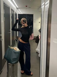 Aesthetic, airport outfit, black outfit, outfit inspiration, wardrobe Alvablomdahl Outfit, Airport Mirror Pic, Airport Fits Aesthetic Summer, Travel Fits Airport, Airport Fits Aesthetic, Black Airport Outfit, Cute Airport Fits, Airport Outfit Comfy, Airport Bag