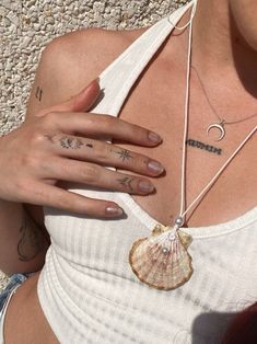 Ephemeral Tattoo, Art Coquillage, Shell Crafts Diy, Mermaid Aesthetic, Seashell Jewelry, Seashell Necklace, Style Clothes