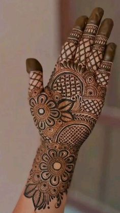 #diy, #crafts, #handmade, #creative Aesthetic Mehndi Design, Mehendi Design Bridal, Mehndi Design Indian, Henna Modern, Gold Bangle Design, Simple Engagement Party, Modern Mehndi Design, Aesthetic Trousers, Mehndi Design For Eid