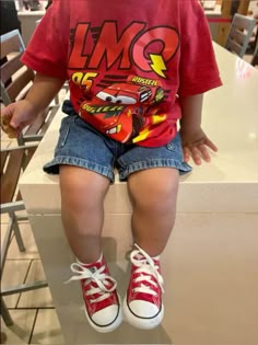 meu filho vai ser fã do relâmpago mcqueen sim!!! Vintage Baby Clothes, Baby Fits, Baby Outfit, Baby Life, Boy Mom, Baby Outfits