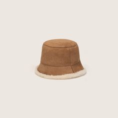 Ugg wool bucket hat Teddy Bucket Hat Outfit, Brown Winter Bucket Hat With Curved Brim, Winter Brown Bucket Hat One Size, Ugg Sherpa, Lack Of Color Teddy Bucket Hat, Teddy Bucket Hat, Bratz Halloween, Teddy Bear Bucket Hat, Brown Bucket Hat