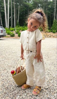 Little Kids Aesthetic Pictures, Neutral Infant Clothes, Mommy Daughter Denim Photoshoot, Classic Southern Aesthetic, Coastal Kids Aesthetic, Organic Mom Aesthetic, Preppy Baby Girl Outfits, Homestead Aesthetic Outfit, Toddler Aesthetic Girl