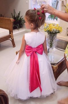 penteados para daminhas de honra Bridal Attendant, Bridesmaid Flowers, Bridesmaid Gown, Little Dresses, Future Wedding