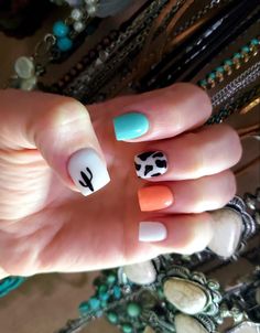 Western Summer Nails Acrylic, Western Toe Nail Designs, Neon Western Nails, Cute Western Nails, Nail Art Cross, Punchy Nails Designs, Western Nail Ideas, Rustic Nails, Cowgirl Nails