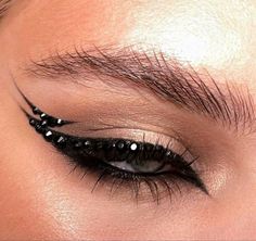 Euphoria Black Makeup, Black Rhinestones Makeup, Graphic Eyeliner With Rhinestones, Festival Makeup Eyeliner, Hair Jewels Hairstyles, Graphic Liner With Rhinestones, Rave Makeup Black, Prom Black Makeup