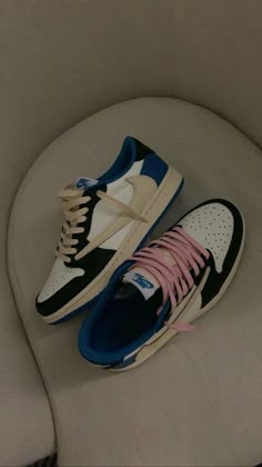 Nike Travis Scott, Travis Scott Jordan 1, Fake Shoes, Serie Bmw, Shoe Wishlist, Nike Vintage