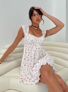 Floral Hoco Dress, Vegas Dresses, Sundress Summer, Brunch Dress, School Dropout, Fashion School, Mini Dress White, Printed Summer Dresses, Fleece Dress