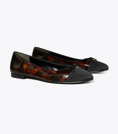 Cap-Toe Ballet: Women's Designer Flats | Tory Burch Designer Flats, Footwear Design Women, Swim Accessories, Handbag Shoes, New Handbags, Fashion Flats, Shoe Sale, Leather Working, Italian Leather