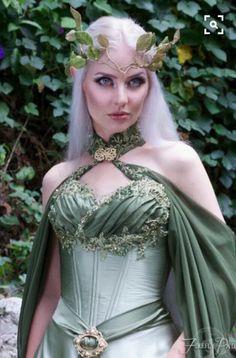 Foto Silk Charmeuse Dress, Charmeuse Dress, Beautiful Beach Wedding, Elf Costume, Fantasy Costumes, Green Ombre, Fairy Costume, Fantasy Dress, Fairy Dress