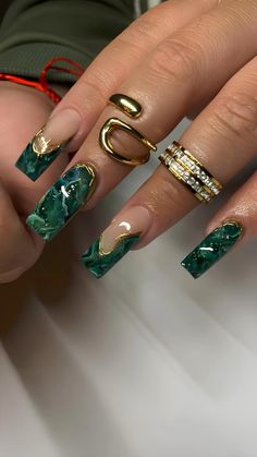 Green Nail Coffin, Dark Green Coffin Nail Ideas, Emerald Green Nails Ideas, Green Black And Gold Nails, Green Nails With Gold Accent, Jade And Gold Nails, Hunter Green Nail Ideas, Dark Green Acrylics, Cute Green Nail Ideas