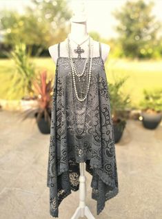 Hippie Chic Style, Festival Poncho, Stevie Nicks Style, Poncho Dress, Boho Tunic Dress, Lace Tunic Tops, Upcycle Clothes Diy, Mode Boho, Maxi Skirt Dress