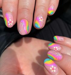 Short Rainbow Nail Designs, Pink Rainbow Nails, Simple Rainbow Nails, Rainbow Short Nails, Short Rainbow Nails, Pride Nail Art, Rainbow Nail Art Designs, Rainbow Nail Art