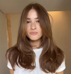 Mid Long Length Haircut, True Autumn Hair Color Palette, Brunette Hair For Pale Skin Blue Eyes, Butterfly Cut On Medium Hair, 90s Haircut Midlength, Auburn Light Brown Hair, Layers Haircut Medium Length, Layers Short Hair Shoulder Length, Face Framing Round Face