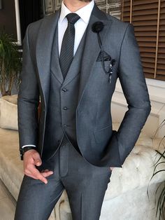 Bojoni Grey Slim-Fit Suit 3-Piece 3 Piece Suit Men Classy, Grey 3 Piece Suit, Grey Slim Fit Suit, Best Wedding Suits, Groom Suit Grey, Grey Suit Wedding, Grey Tuxedo