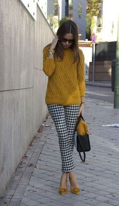 Mode Casual, Classic Casual, Casual Chic Outfit, Casual Work Outfits, Yellow Sweater, Plaid Pants, Classic Fashion, Work Outfits Women, Business Casual Outfits