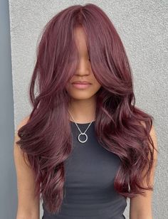 Pelo Color Borgoña, Pelo Color Vino, Deep Red Hair, Red Hair Color Ideas, Wine Hair Color, Maroon Hair, Cherry Red Hair, Wine Red Hair, Red Hair Inspo