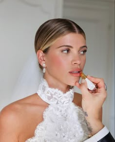 November Wedding Makeup Brides, Editorial Makeup Wedding, Bridal Makeup Rosy, Very Natural Wedding Makeup, Editorial Wedding Makeup, Alex Cooper Wedding Makeup, Natural Makeup Look Wedding, Hailey Bieber Wedding Makeup, Ethereal Bridal Makeup