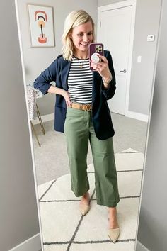 Olive Cropped Pants Outfit, Styling Chinos Women, Khaki Cropped Pants Outfit, Crop Wide Leg Pants Outfit, Wide Leg Cropped Pants Outfit, Cropped Wide Leg Pants Outfit, Goal Outfits