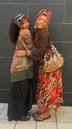 Long Skirt Outfits Earthy, Neosoul Aesthetic Outfits, Winter Spiritual Outfits, Skirt Fits Summer, Bohemian Grunge Outfits, Boho Earthy Style, Boho Winter Outfits Bohemian, Hippie Outfits Black Women, Boho Black Women Outfits