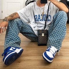 Tomboy Stil, Ripped Jeans Style, Hip Hop Pants, Jeans Street Style, Streetwear Jeans, Streetwear Mode, Tomboy Style Outfits, Streetwear Fashion Women, Streetwear Men Outfits