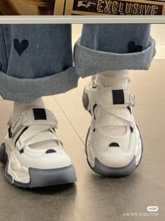 Shoes Outfit Fashion, Funky Shoes, Hype Shoes, New Rock, Girly Shoes, Aesthetic Shoes, Shoe Inspo, Swag Shoes, Dream Shoes