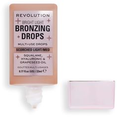 En omedelbar droppe av utstrålning; brons & glöd på ditt eget sätt med The Revolution Bright Light Bronzing Drops! Dessa enkla, anpassningsbara droppar är ditt svar på en omedelbar hudkysst look utan skador. Formulerad med en återfuktande infusion av skvalan, hyaluronsyra och druvkärneolja för att mjukgöra, lugna och höja hudens elasticitet för en ungdomlig lyster.Bronze & Glow Your Own Way:Använd ett finger eller den sminksvamp/borste du föredrar och applicera på ditt ansikte, kropp, ben, bröst Revolution Bright Light, Liquid Bronzer, Bronzing Drops, Bronzer Makeup, The Revolution, Bright Lights, Makeup Revolution, Bright Light, Grapeseed Oil