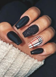 January Nails Acrylic Coffin, Medium Coffin Shape Nails Winter, Black January Nails, January Coffin Nail Designs, January Nails Coffin, Gray Plaid Nails, Winter Coffin Acrylic Nails, Medium Length Fall Nails, Simple Nail Inspo Coffin