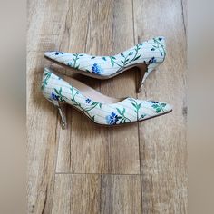 Manolo Blahnik Floral Canvas Pumps Size 37 Us Women's 7 White Cream High Heels. Excellent Condition Cream High Heels, Manolo Blahnik Blue, Shoes Manolo Blahnik, Blahnik Shoes, Manolo Blahnik Shoes, Floral Canvas, Blue Cream, White Cream, Manolo Blahnik