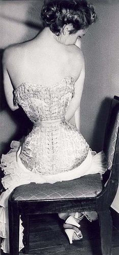 1950s Lingerie, Lingerie Vintage, Vintage Corset, Awesome Pictures