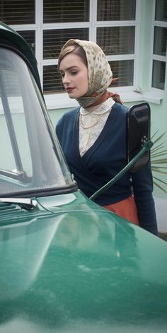 Grace Kelly Style, Islamic Clothing, Niqab, Scarf Tying, Grace Kelly, Square Scarf, Head Scarf, How To Wear